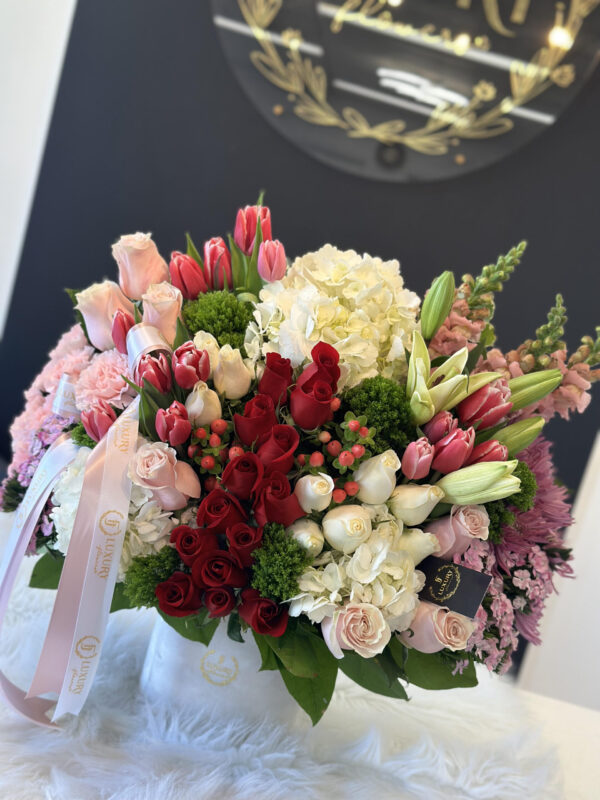Pink, White & Red Bouquet Luxury Box